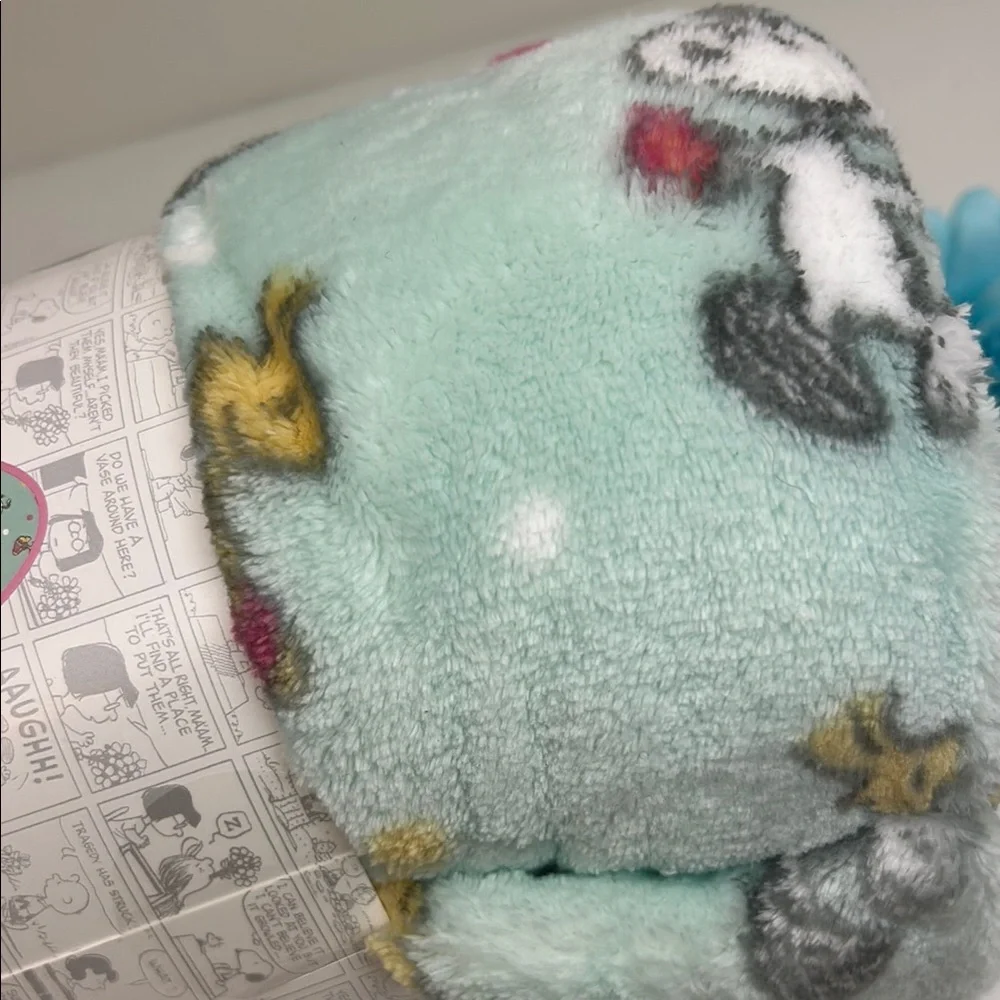 Peanuts Snoopy Pet Blanket 40”x50” soft and cozy cute Easter design NWT!